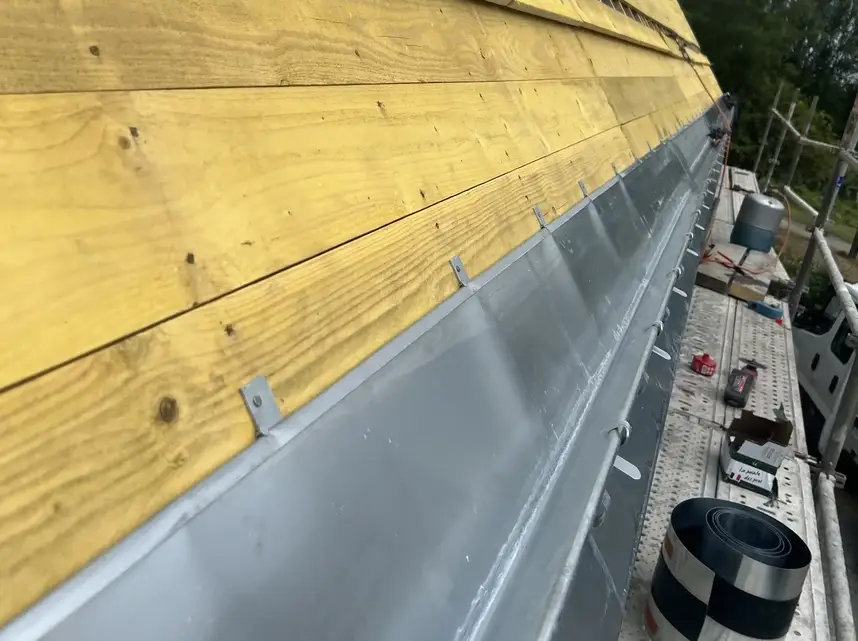 Pose et réparation gouttières à Lorient